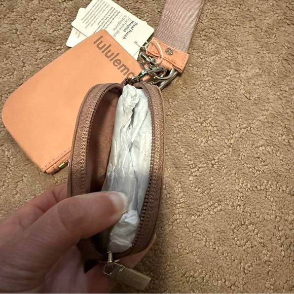 💢SOLD💢Lululemon Dual Pouch Wristlet Pink Pastel / Twilight Rose - Picture 6 of 6